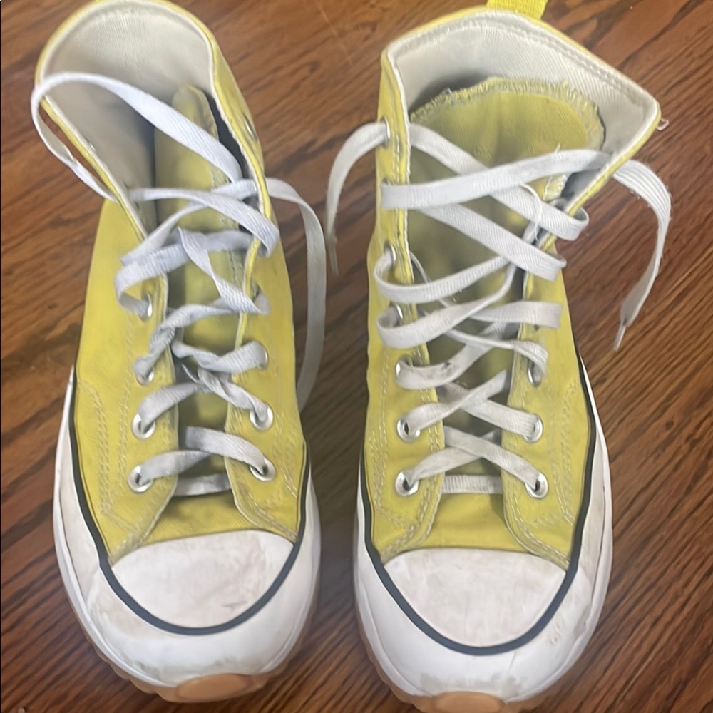 Yellow High-Top converse
